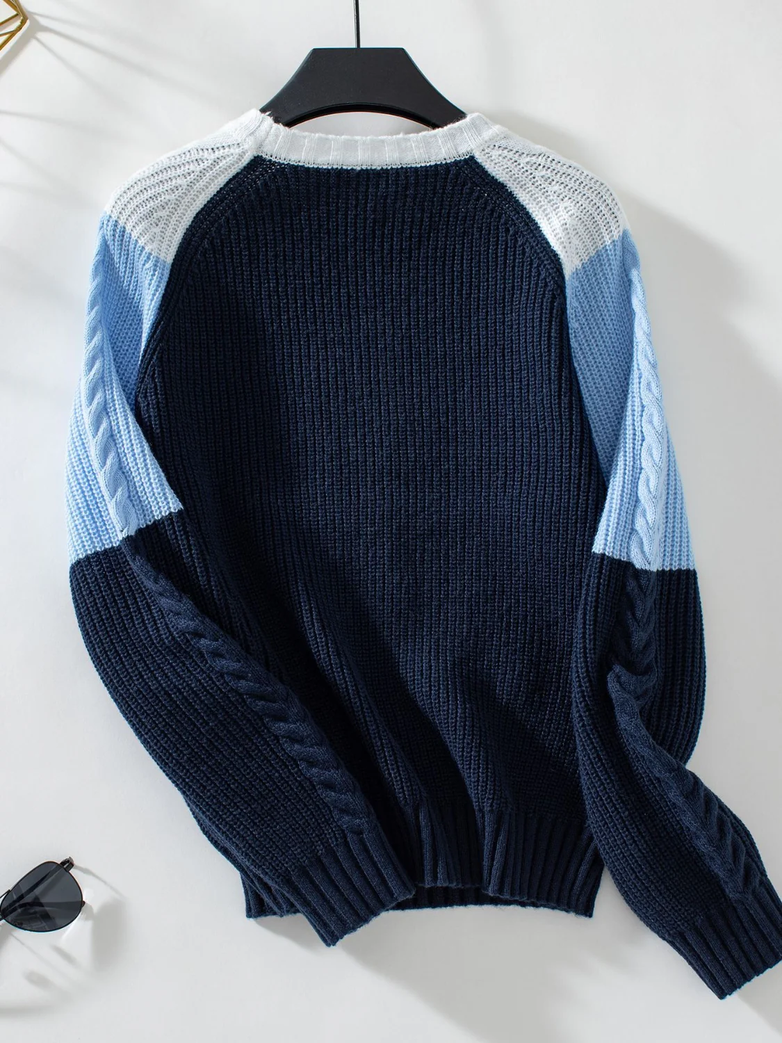 Color Block Round Neck Long Sleeve Sweater - Image 11
