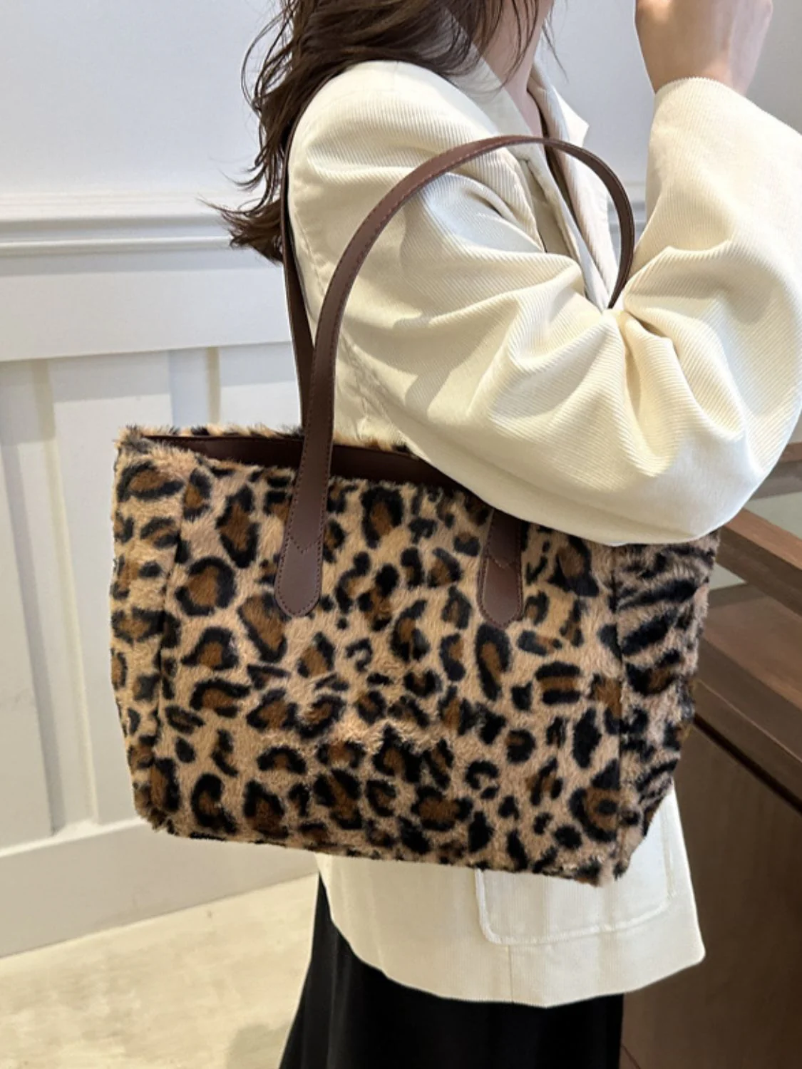Leopard Fluff Tote Bag - Image 8