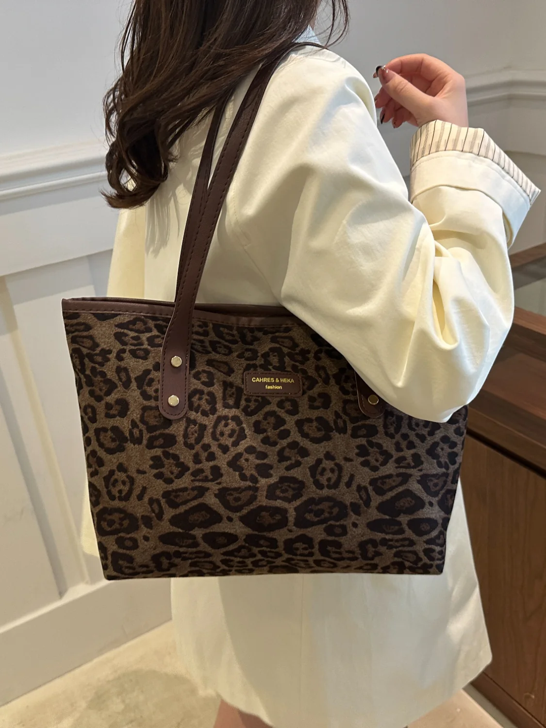 Leopard Polyester Tote Bag - Image 11