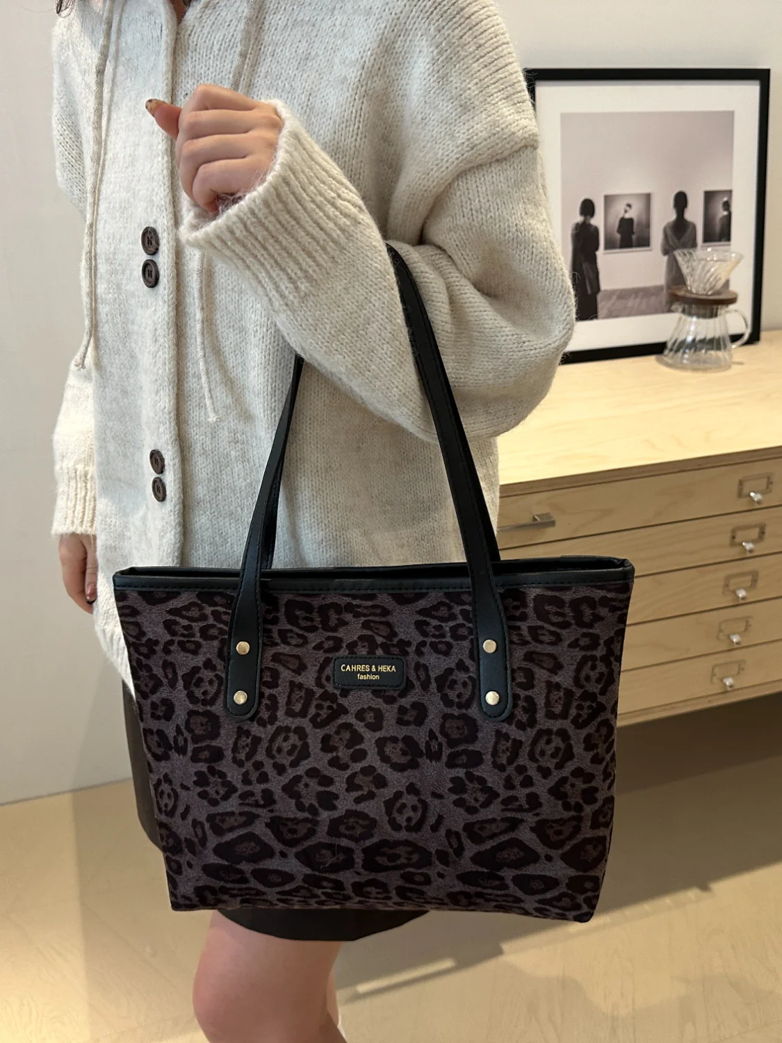 Leopard Polyester Tote Bag - Image 14