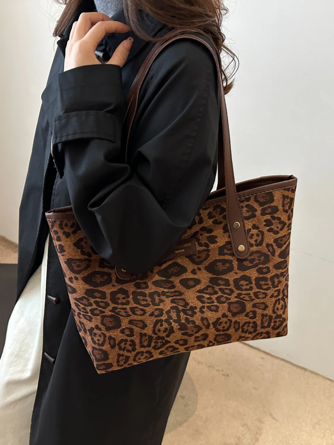 Leopard Polyester Tote Bag - Image 22