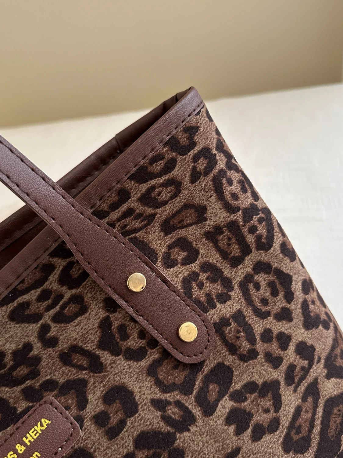 Leopard Polyester Tote Bag - Image 6