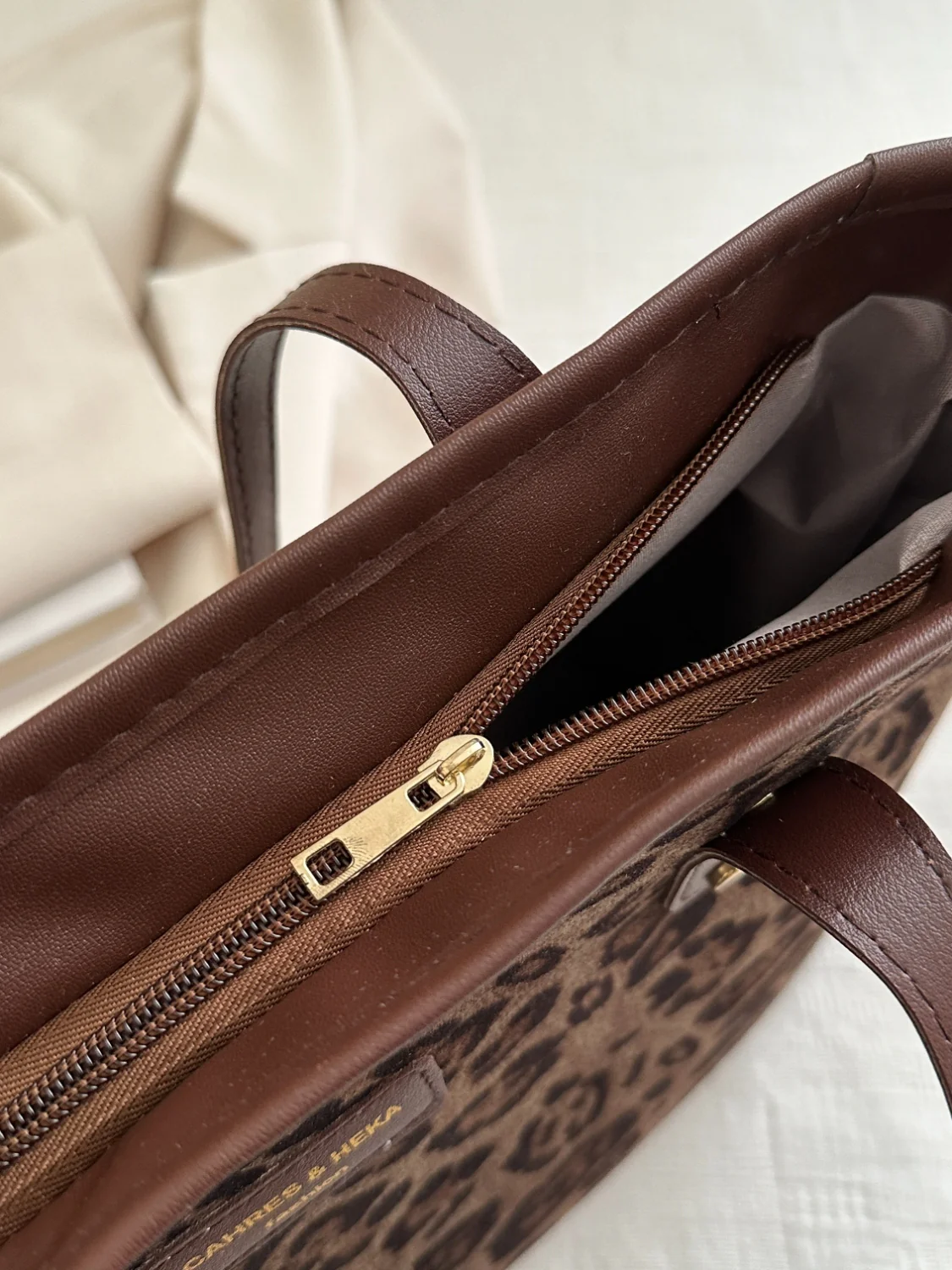 Leopard Polyester Tote Bag - Image 7