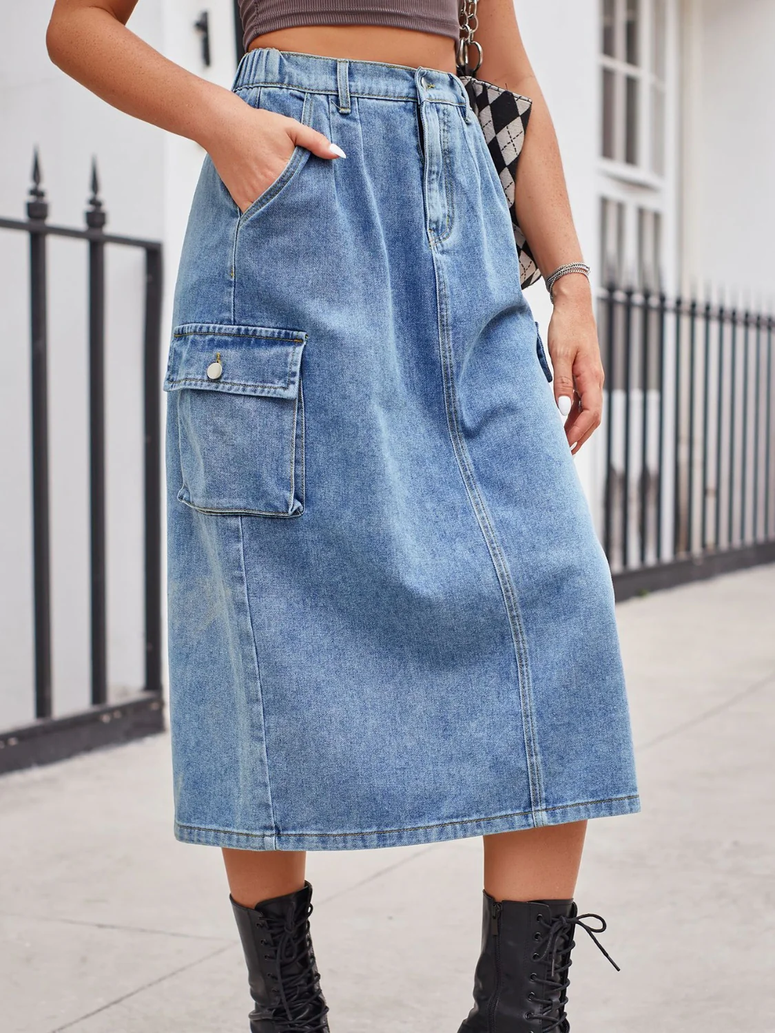 Slit Buttoned Denim Skirt with Pockets - Image 4
